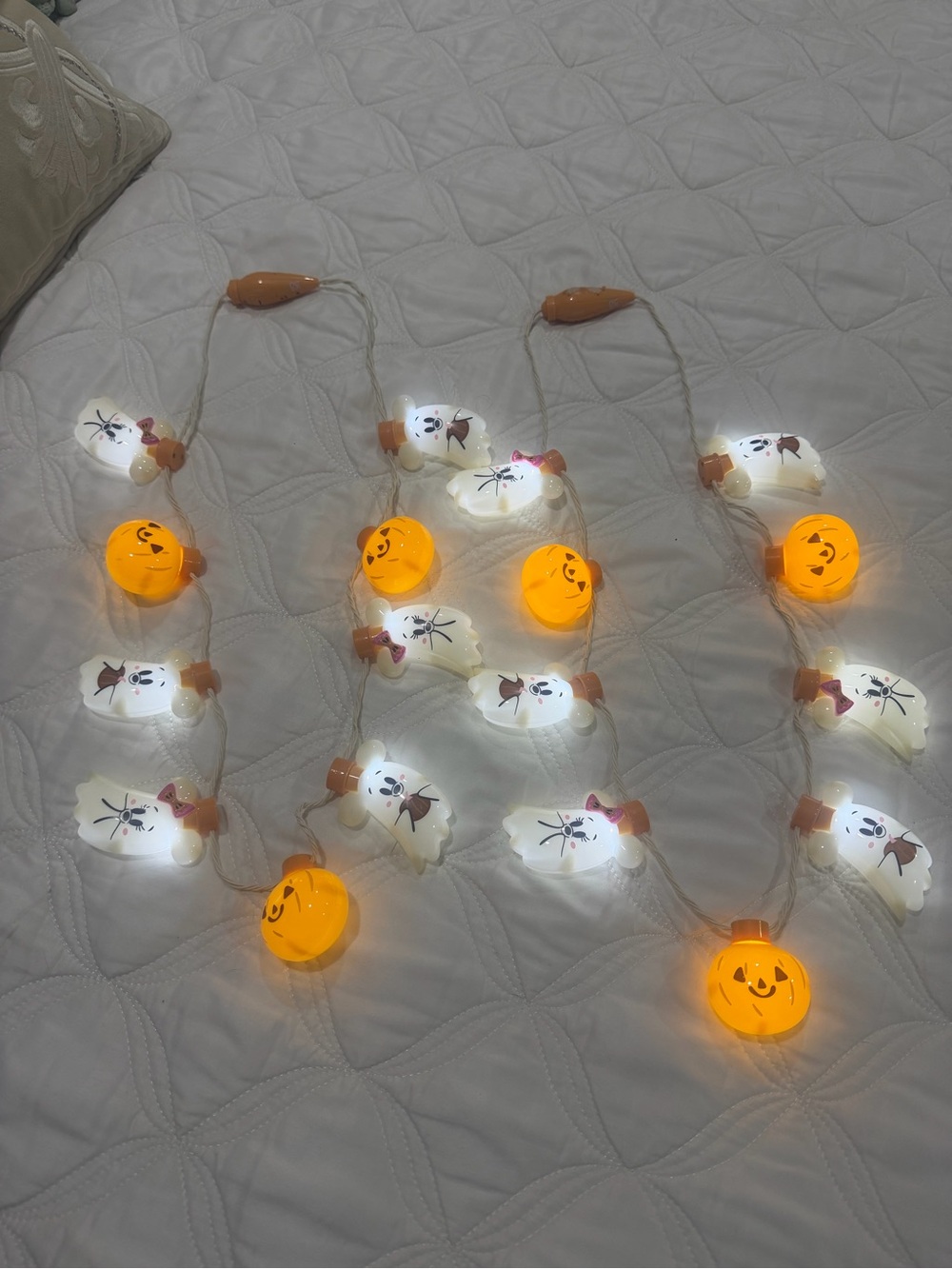 Disney light up necklace - Picture 3 of 3